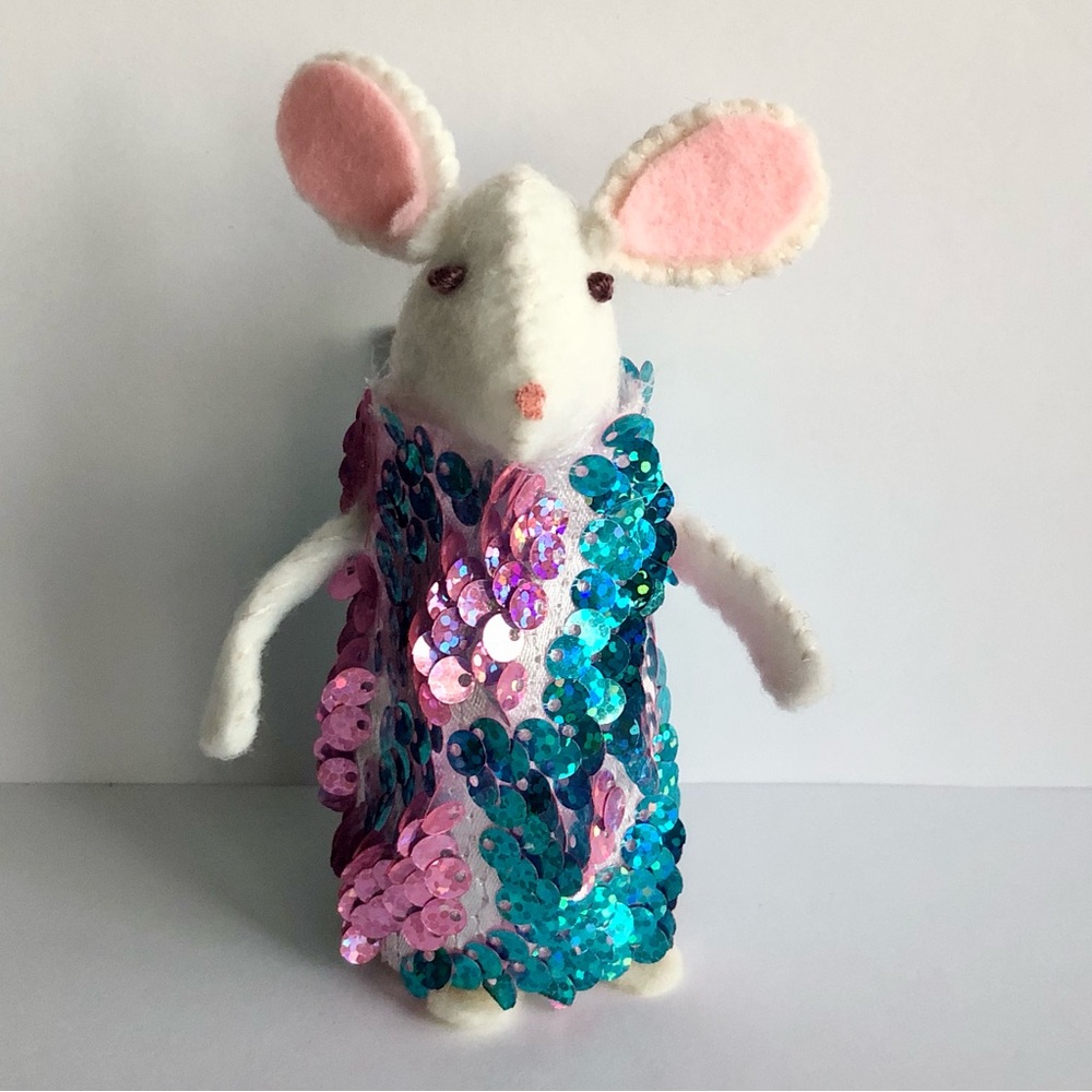 Play Dress Up felt mouse Art Doll hand-sewn sequin dress blue pink sparkle - Picture 6 of 8